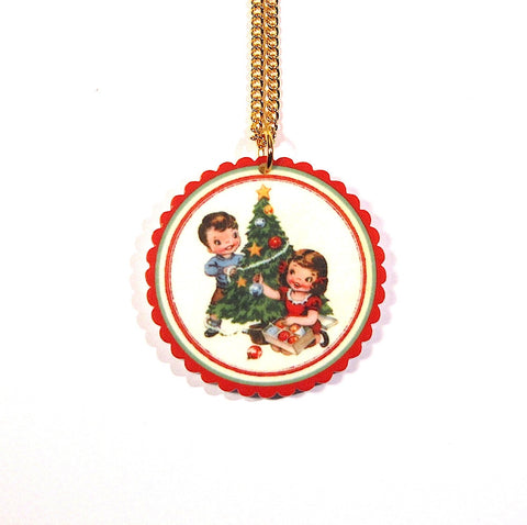 Vintage Style Festive Kids Pretty Scalloped Christmas Pendant