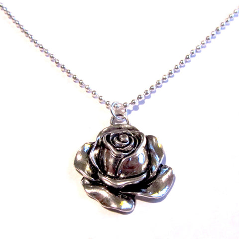 Pretty 3D Relief Rose Flower Pendant Necklace